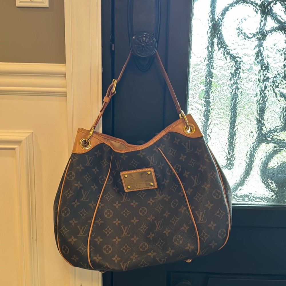 Louis Vuitton Galliera PM Monogram Canvas hobo